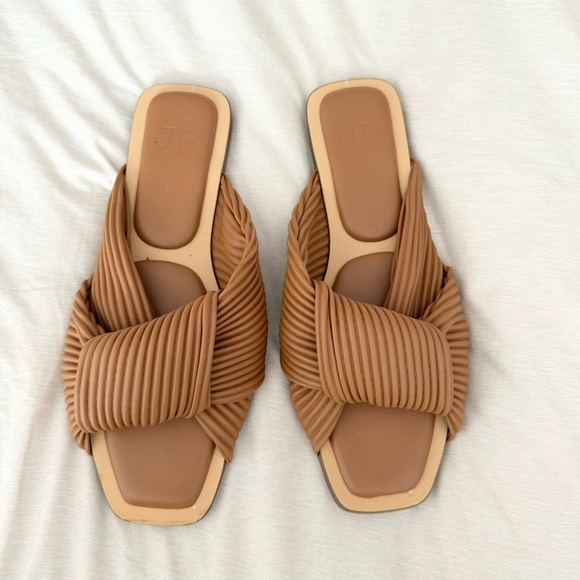 JustFab NWOB Estelle Sandals in Light Tan - Picture 3 of 4